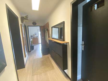 Flur 1.OG Flur 1.OG - Zweifamilienhaus in 68647 Biblis mit 187m² kaufen