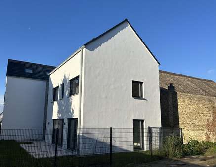 Außenansicht  - Doppelhaushälfte in 55278 Hahnheim mit 157m² kaufen