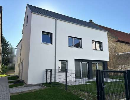 Außenansicht  - Doppelhaushälfte in 55278 Hahnheim mit 157m² kaufen
