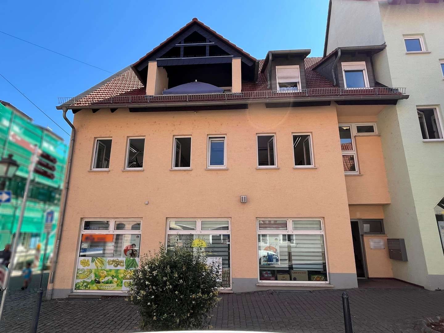 Straßenansicht Eingang - Dachgeschosswohnung in 55232 Alzey mit 98m² kaufen