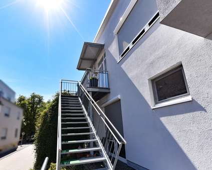 Treppenaufgang zur Haustür - Mehrfamilienhaus in 55232 Alzey mit 171m² mieten