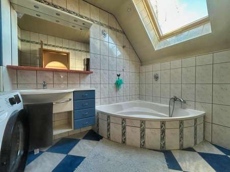 Badezimmer Haus 3 DG - Zweifamilienhaus in 55278 Dolgesheim mit 326m² kaufen