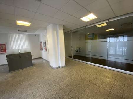 Foyer - Büro in 68623 Lampertheim mit 320m² mieten
