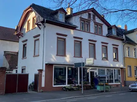 Neu im Angebot! Stadtzentrum - Mehrfamilienhaus mit kleinem Ladengeschäft 