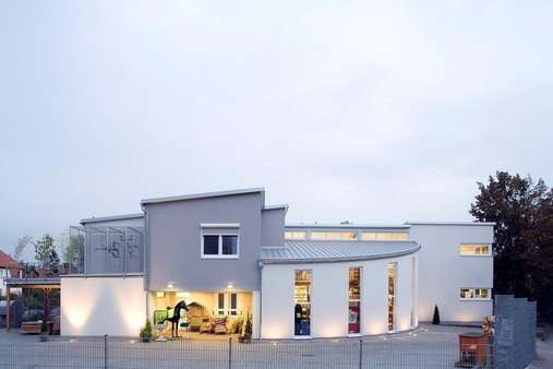 Abendansicht - Zweifamilienhaus in 55232 Alzey mit 171m² als Kapitalanlage kaufen