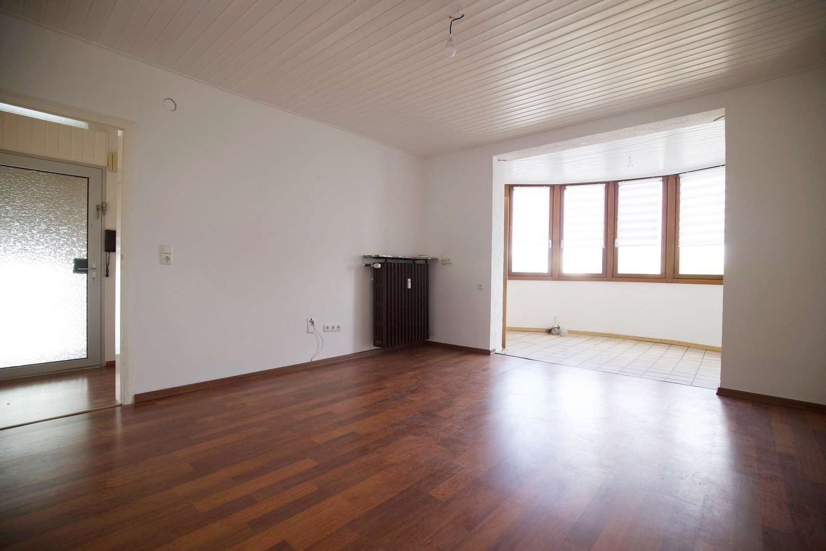 Wohnzimmer mit Essecke - Etagenwohnung in 67549 Worms mit 85m² mieten