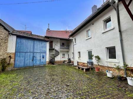 Ansicht Hof - Tor - Zweifamilienhaus in 55234 Ober-Flörsheim mit 228m² kaufen