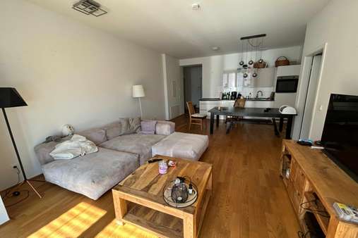 Wohnzimmer mit Küche - Etagenwohnung in 55543 Bad Kreuznach mit 68m² kaufen