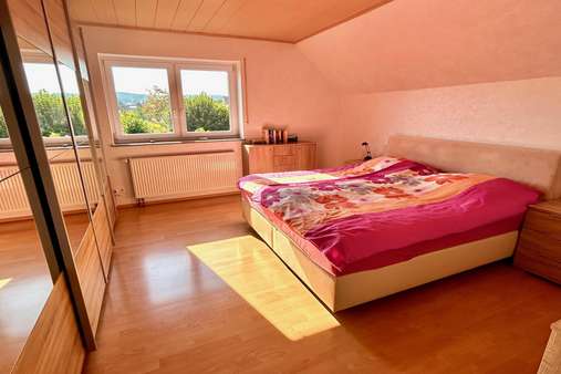 Schlafzimmer OG - Einfamilienhaus in 55270 Jugenheim mit 353m² kaufen