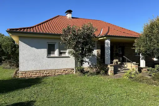 Großzügiger Bungalow mit traumhaftem Garten