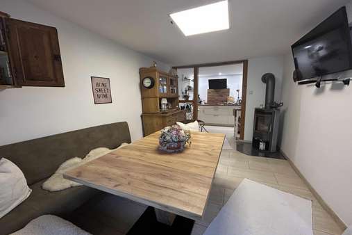 Esszimmer mit Ofen - Einfamilienhaus in 55545 Bad Kreuznach mit 110m² kaufen