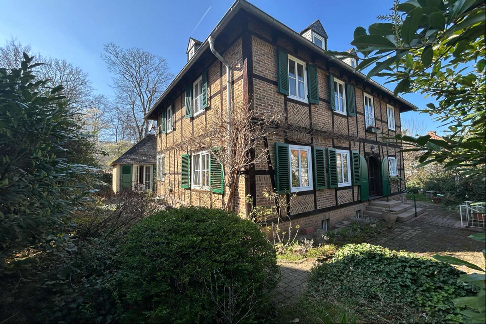 Seitenansicht - Erdgeschosswohnung in 55543 Bad Kreuznach mit 125m² kaufen