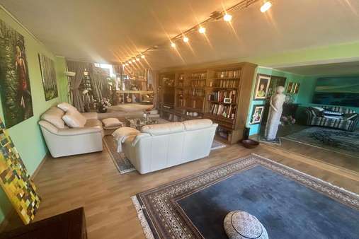 Wohnzimmer - Einfamilienhaus in 67827 Becherbach mit 219m² kaufen