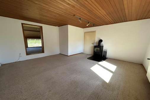 Zimmer mit Kaminofen - Einfamilienhaus in 55546 Neu-Bamberg mit 179m² kaufen