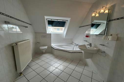 Badezimmer Badezimmer - Etagenwohnung in 55543 Bad Kreuznach mit 100m² kaufen