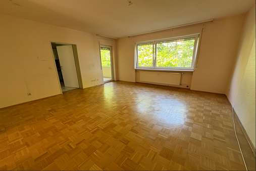 Wohnzimmer - Etagenwohnung in 55120 Mainz mit 74m² kaufen