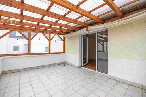 überdachter Balkon überdachter Balkon - Zweifamilienhaus in 55128 Mainz mit 168m² kaufen