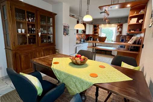 Essbereich mit Blick zur Küche Essbereich mit Blick zur Küche - Einfamilienhaus in 55425 Waldalgesheim mit 144m² kaufen