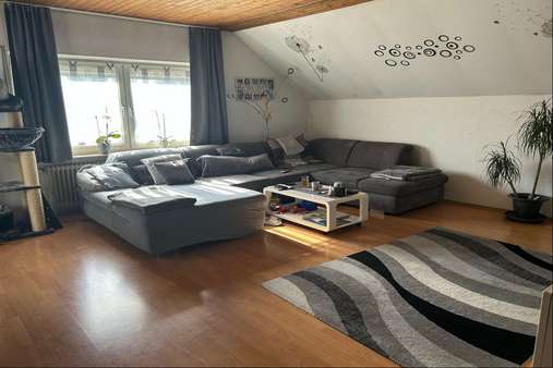 Wohnzimmer - Dachgeschosswohnung in 55545 Bad Kreuznach mit 115m² kaufen