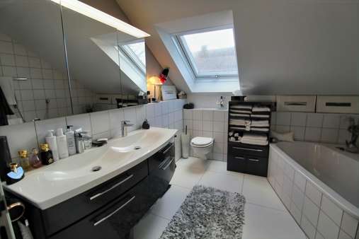 Badezimmer - Doppelhaushälfte in 55437 Appenheim mit 160m² kaufen