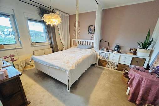 Schlafzimmer 3ZKB - Erdgeschosswohnung in 55288 Armsheim mit 133m² kaufen