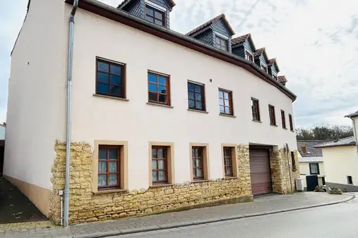 Haus mit Hof und Garage und sep. 3 ZKB im Hinterhaus