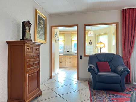 Wohnzimmer Blick zu Küche/Essplatz - Erdgeschosswohnung in 56154 Boppard mit 103m² kaufen