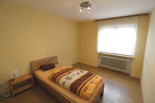 Schlafzimmer EG Schlafzimmer EG - Zweifamilienhaus in 55765 Schmißberg mit 177m² kaufen
