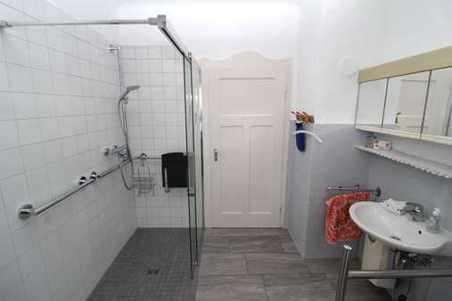 Bad mit Dusche und WC Bad mit Dusche und WC - Zweifamilienhaus in 55767 Wilzenberg-Hußweiler mit 160m² kaufen