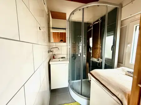 Wohnhaus in toller Lage mit tollem Garten!
Interessant für Selbstnutzer wie auch für Kapitalanleger
