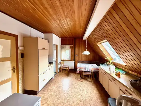 Wohnhaus in toller Lage mit tollem Garten!
Interessant für Selbstnutzer wie auch für Kapitalanleger
