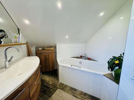 Badezimmer - Einfamilienhaus in 56332 Lehmen mit 109m² kaufen