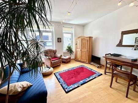 Wohnzimmer - Etagenwohnung in 56068 Koblenz mit 88m² kaufen