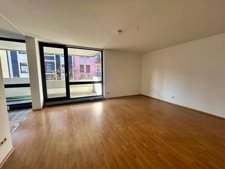 Wohnzimmer - Etagenwohnung in 56068 Koblenz mit 95m² kaufen