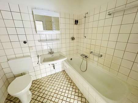 Badezimmer - Etagenwohnung in 56076 Koblenz mit 79m² kaufen