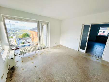 Wohnzimmer - Etagenwohnung in 56076 Koblenz mit 79m² kaufen