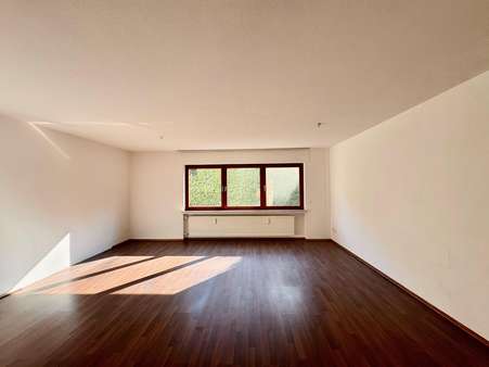 Wohnzimmer - Erdgeschosswohnung in 56170 Bendorf mit 100m² kaufen