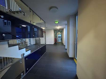 Modernes Treppenhaus - Büro in 56068 Koblenz mit 427m² mieten