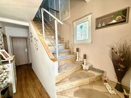 Eingangsbereich Treppe - Einfamilienhaus in 56299 Ochtendung mit 100m² kaufen