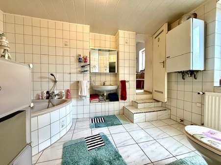 Badezimmer - Einfamilienhaus in 56072 Koblenz mit 135m² kaufen