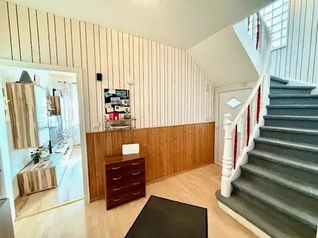 Viele Zimmer, gute Bausubstanz, gute Lage! Hier steckt jede Menge Potential drin!