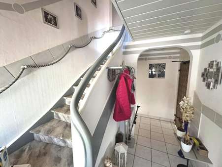 Flur Erdgeschoss - Einfamilienhaus in 56564 Neuwied mit 180m² kaufen