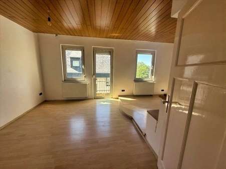 1. Obergeschoss Wohnzimmer 1. Obergeschoss Wohnzimmer - Zweifamilienhaus in 56076 Koblenz mit 224m² kaufen