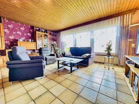 Wohnzimmer - Einfamilienhaus in 56584 Anhausen mit 135m² kaufen