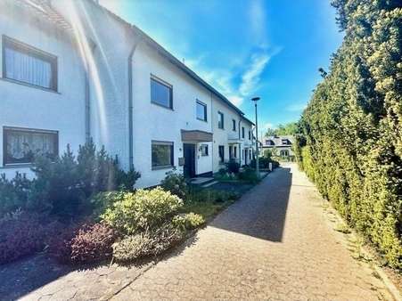 Zuwegung - Reihenmittelhaus in 56077 Koblenz mit 150m² kaufen