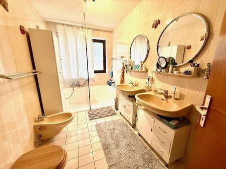 Badezimmer - Souterrain-Wohnung in 56075 Koblenz mit 103m² kaufen