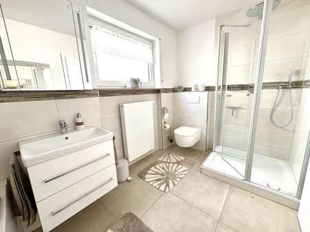 Bad Bad - Zweifamilienhaus in 56072 Koblenz mit 211m² kaufen