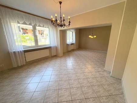 Wohn- und Esszimmer Erdgeschoss Wohn- und Esszimmer Erdgeschoss - Einfamilienhaus in 56072 Koblenz mit 170m² kaufen