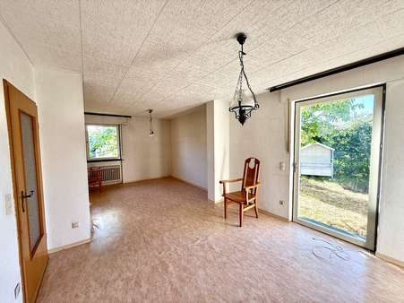 Wohnzimmer - Einfamilienhaus in 56321 Rhens mit 135m² kaufen