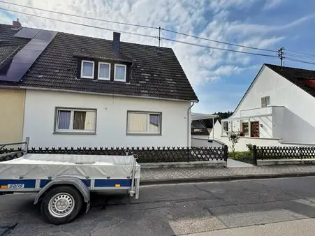 Viel Platz, viele Möglichkeiten – Doppelhaushälfte mit Anbau und Garten